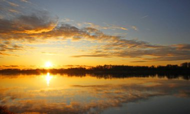 Grudziadz 'da güzel bir gün batımı .