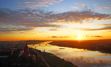 Grudziadz 'da güzel bir gün batımı .