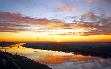 Grudziadz 'da güzel bir gün batımı .