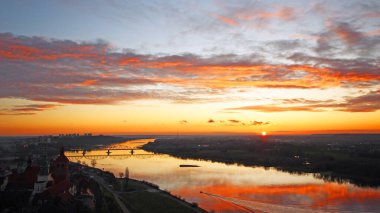 Grudziadz 'da güzel bir gün batımı .