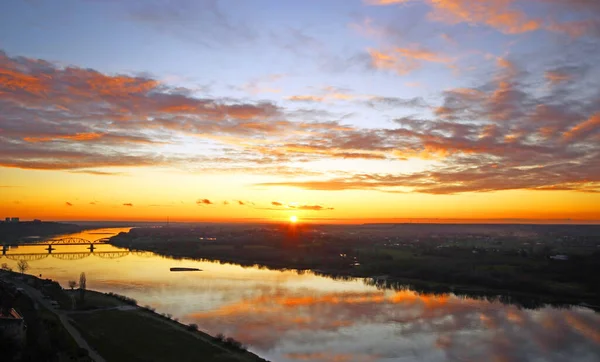 Grudziadz 'da güzel bir gün batımı .