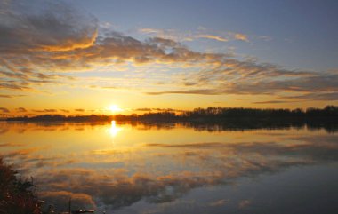 Grudziadz 'da güzel bir gün batımı .