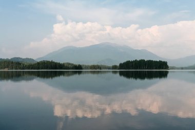 Güzel Sibirya görünümü. Tagasuk Gölü, Rusya Federasyonu