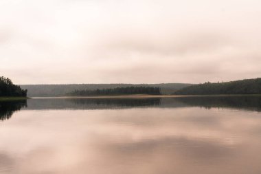 Büyük nehir adada. Doğu Sibirya, Rusya Federasyonu