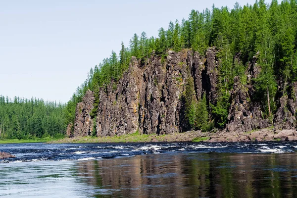 Grande rio da Sibéria Oriental. Tributário dos Yenisei. Território de Krasnoyarsk . — Fotografia de Stock