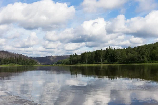 A small tributary of the big siberian river. Krasnoyarsk region, Russia — Stock Photo, Image