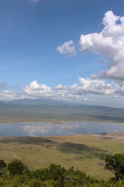 Ngorongoro krateri manzara. Göl ve hill kraterin içinde. Tanzanya, Afrika
