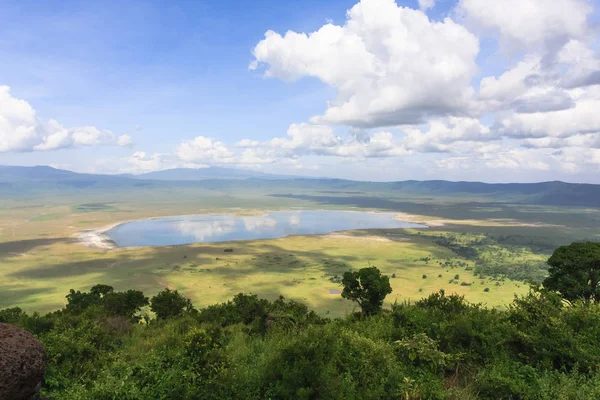 Λίμνη Είναι Στο Εσωτερικό Του Κρατήρα Νγκορονγκόρο Τανζανία Αφρική — Φωτογραφία Αρχείου