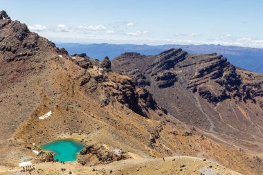 Kırmızı krater. Tongariro Alp Pisti. Kuzey Adası, Yeni Zelanda