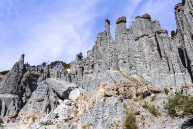 Putangirua Pinnacles. Kuzey Adası, Yeni Zelanda 'nın sarp kayalıkları