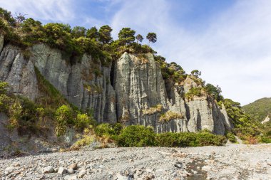 Putangirua Pinnacles. Yeni Zelanda 'nın sarp kayalıkları. Kuzey Adası