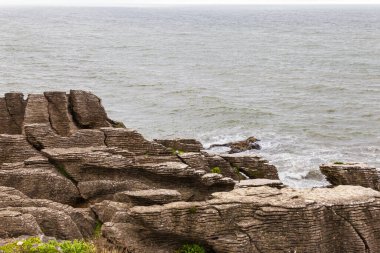 Krep Kayaları. Paparoa ulusal parkının dikenli uçurumları, Güney Adası, Yeni Zelanda