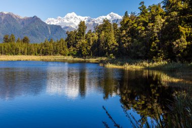 Matheson Gölü. Cook Dağı ve Tasman yansıması. Güney Alpleri. Güney Adası. Yeni Zelanda