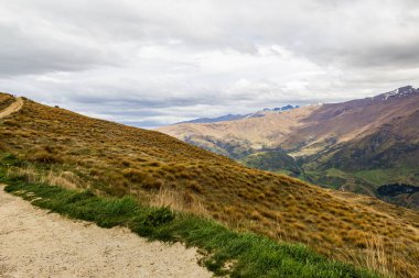 Güney Adasının Güzeli. Yeni Zelanda 'nın tepeleri ve dağları.