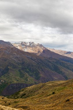 Queenstown civarındaki dağ manzarası. Güney Adası, Yeni Zelanda