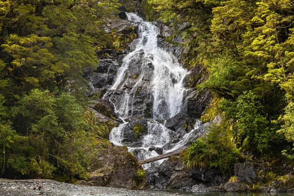 Une Petite Cascade Milieu Verdure Île Sud Nouvelle Zélande — Photo