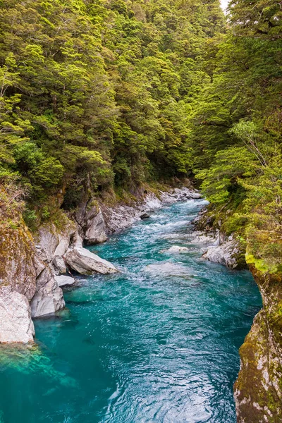 Pequeno Rio Rápido Entre Rochas Ilha Sul Nova Zelândia — Fotografia de Stock