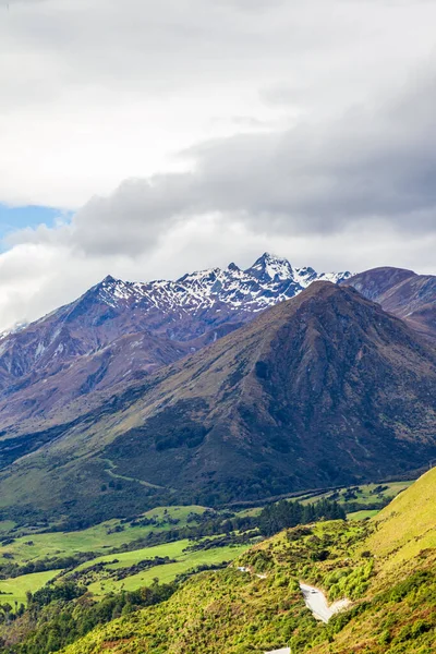 Wakatipu Gölü Kıyıları Boyunca Dik Kıyılar Dağların Kar Örtüleri Güney — Stok fotoğraf