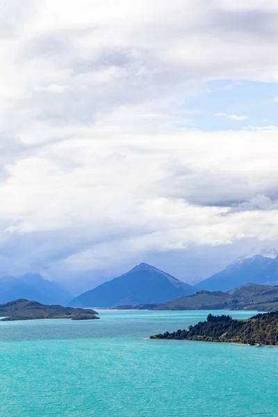 Montañas Piramidales Orillas Del Lago Wakatipu Isla Sur Nueva Zelanda Imagen de stock