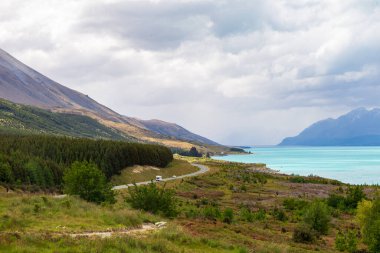 Güney Alplerine giden yol. Güney Adası, Yeni Zelanda