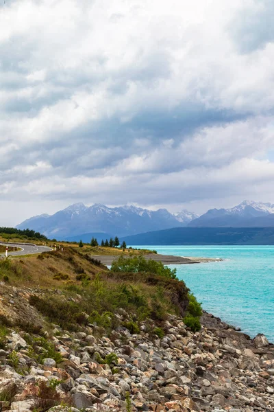 南島のプカキ湖の岸に沿って山脈 ニュージーランド — ストック写真