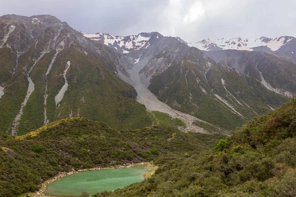 南アルプスの風景です 青い湖は緑です ニュージーランドの南の島 — ストック写真