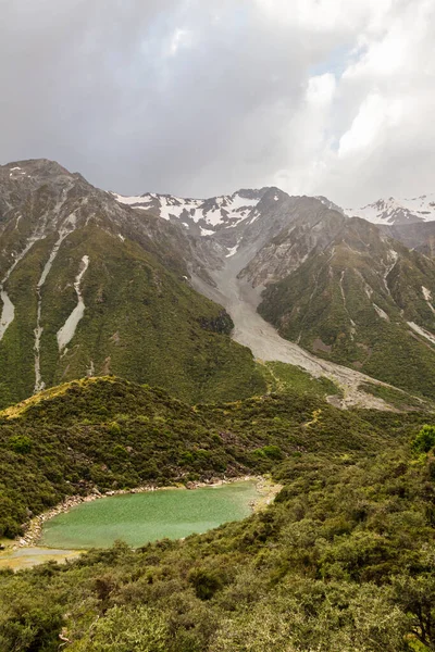 南アルプスの風景です タスマン湖近くの氷河の線路 ニュージーランド — ストック写真