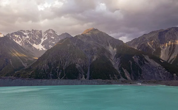 タスマン湖の横にある谷の風景 ニュージーランドの南の島 — ストック写真