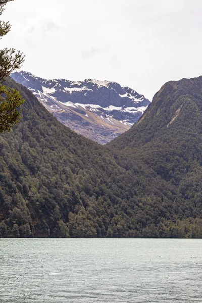 Snowy Peaks Lake Landscapes Lake Gunn New Zealand — Stock Photo, Image
