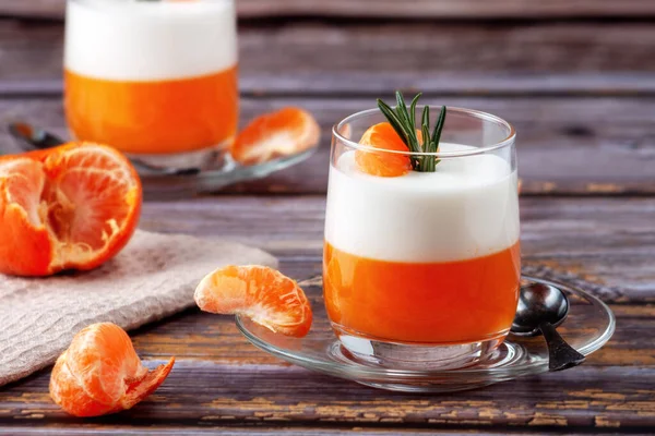 Італійський Десерт Panna Cotta Тангаринами Желе Розмариною Домашнє Приготування Копіювальний — стокове фото