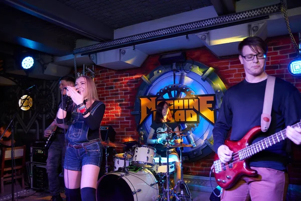 Saratov Rusia Marzo 2019 Una Joven Banda Rock Actúa Escenario —  Fotos de Stock