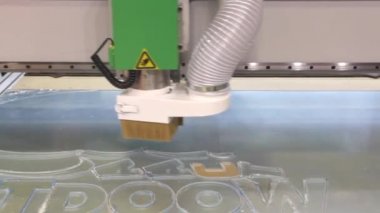 Su soğutmalı değirmen ve oyma makinesi. Cnc makinesi. Milling işleri 2 boyutlu ve 3 boyutlu uzayda. Akrilik cam, model plastik ve pleksiglas işleniyor.