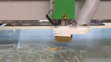 Su soğutmalı değirmen ve oyma makinesi. Cnc makinesi. Milling işleri 2 boyutlu ve 3 boyutlu uzayda. Akrilik cam, model plastik ve pleksiglas işleniyor.