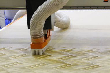 Tahta değirmeni. CNC ahşap işleme makinesi.