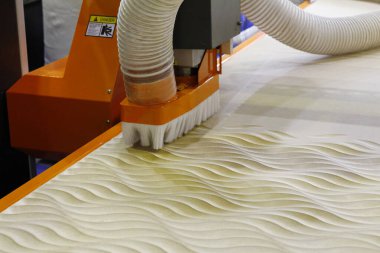 Tahta değirmeni. CNC ahşap işleme makinesi.