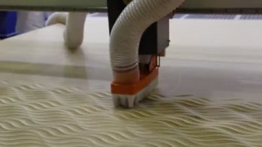 Cnc frezeleme makinesi. Parçaların yüksek kaliteli frezeleme ve gravür yüzeyleri için makine. Frezeleme ve Gravür Makinesi. 