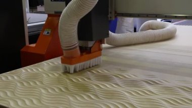Cnc frezeleme makinesi. Parçaların yüksek kaliteli frezeleme ve gravür yüzeyleri için makine. Frezeleme ve Gravür Makinesi. 