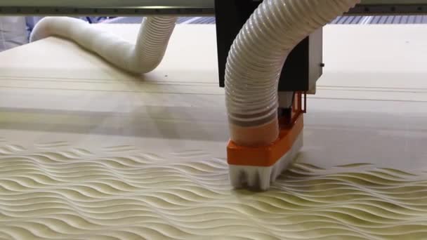 Cnc铣床 铣削和雕刻安装 Cnc木工机械 零件表面的高质量铣削和雕刻机 — 图库视频影像