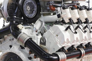 Gaz motorunun bir parçası. Kıvılcım ateşleme motoru.