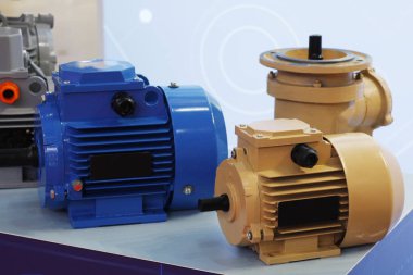 Sabit endüstriyel elektrikli motorlar. Üç aşamalı asonkronize sincap kafesi motorları.