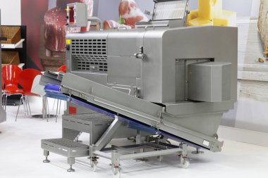 Ürünleri küp ve pipetlere kesme makineleri.