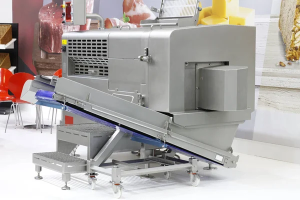 Maskiner för skärning av produkter till kuber och halm. — Stockfoto