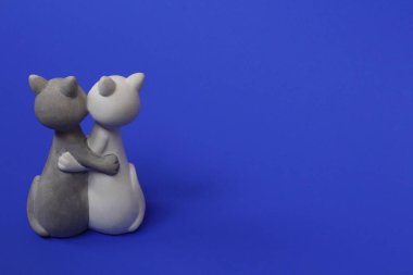 Sevgililer Günü. Aşık kedi figürleri. Kediler birlikte aşıkların sembolüdür..