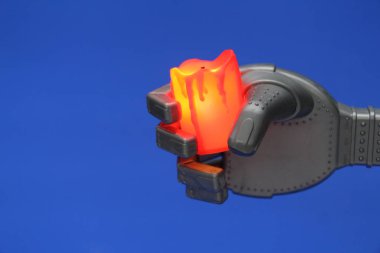 Mumlu robot el. Yas, keder, üzüntü. T