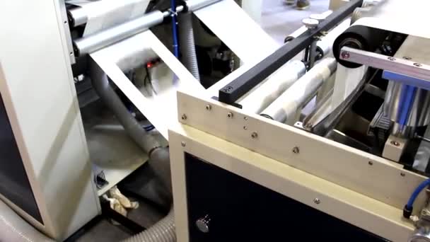 Video Toont Een Fabriek Die Plastic Zakken Produceert Schachten Draaien — Stockvideo