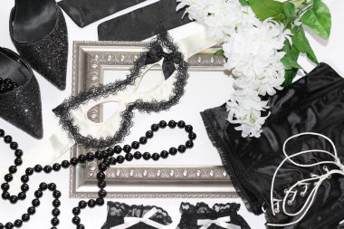 Kadınlar için seksi dantel göz maskesi ve klasik çerçeve.