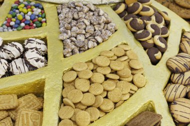 Marshmallows and cookies are in the grocery store.