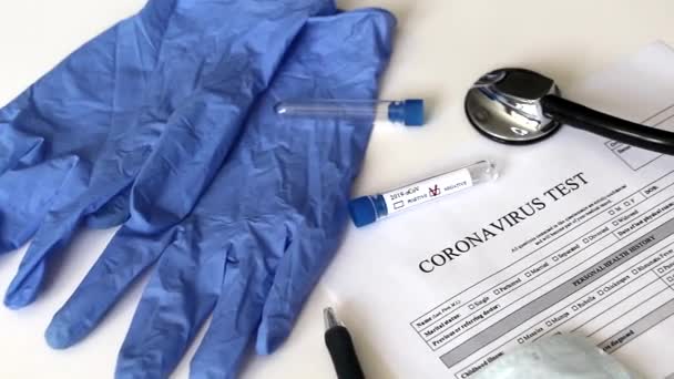 Nel Video Tavolo Medico Sul Tavolo Test Analisi Del Coronavirus — Video Stock