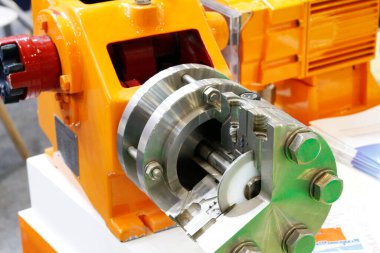 Petrokimya endüstrisi için ekipman. Petrokimya, petrol ve gaz endüstrisi için modüler pompa tasarımı. Boru sistemi.