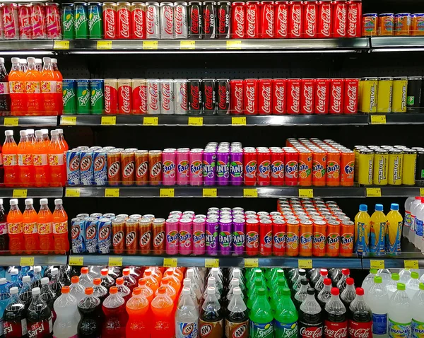 Kuala Lumpur, Malezya - 28 Temmuz 2017 - Coca Cola, A & W, F & N, Drive gibi meşrubat sektöründe büyük isim ve marka